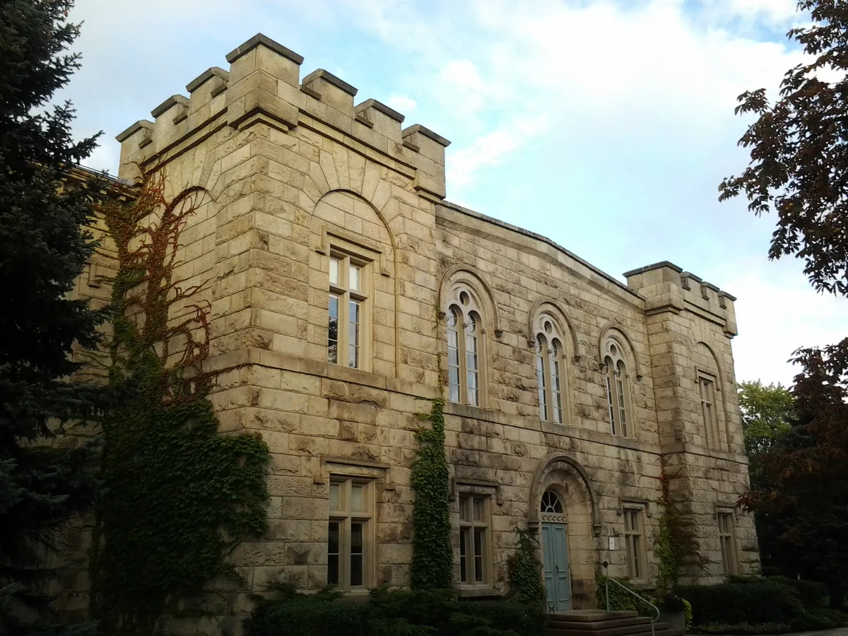 Milton Courthouse Halton Region exterior, Oakville criminal cases heard here